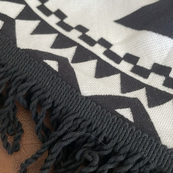 🔴SOLD-Linum Home Textiles Table Cloth - Picture 5 of 8